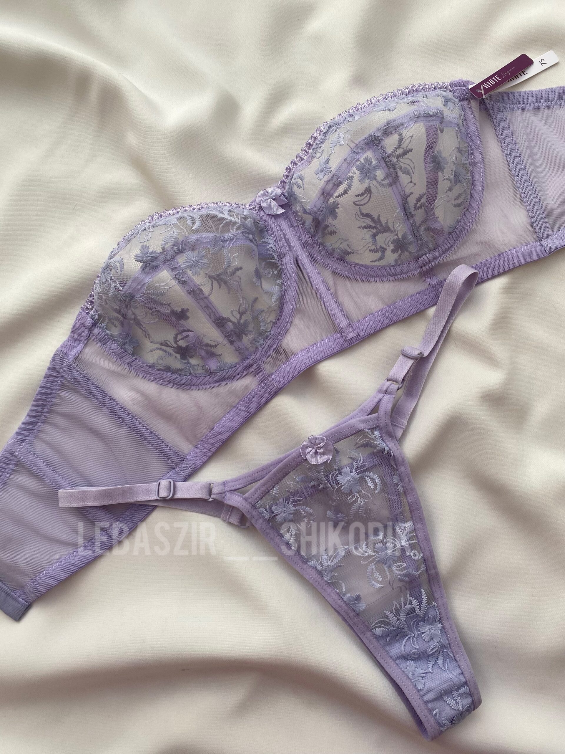 photo-output ست لباسزیر تورگلدوزی یاسی پایه بلنددکلته از برند وایت لیدی - Image 1